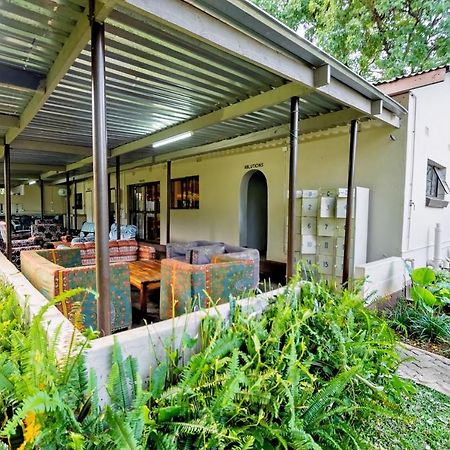 Shoestrings Backpackers Lodge Vic Falls Victoria Falls Exterior photo
