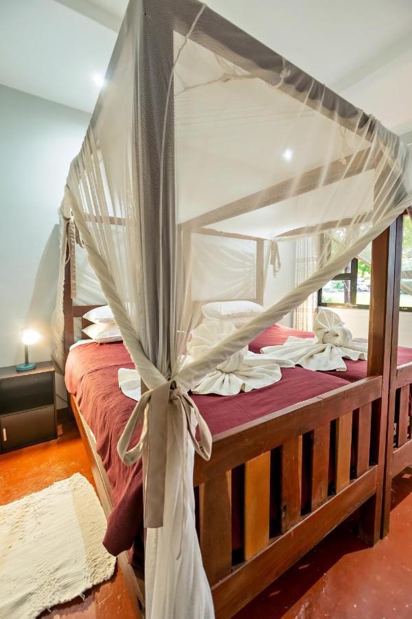 Shoestrings Backpackers Lodge Vic Falls Victoria Falls Exterior photo