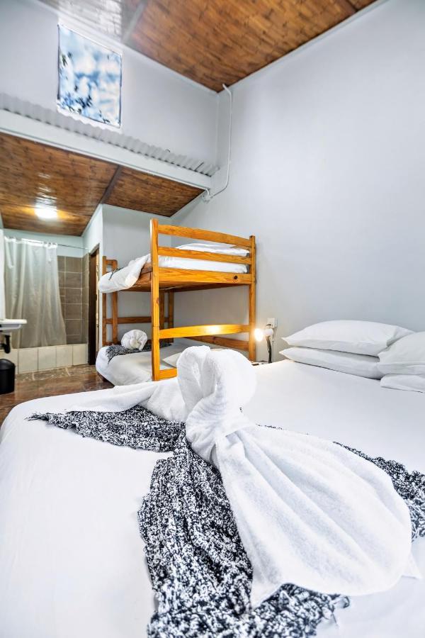 Shoestrings Backpackers Lodge Vic Falls Victoria Falls Exterior photo