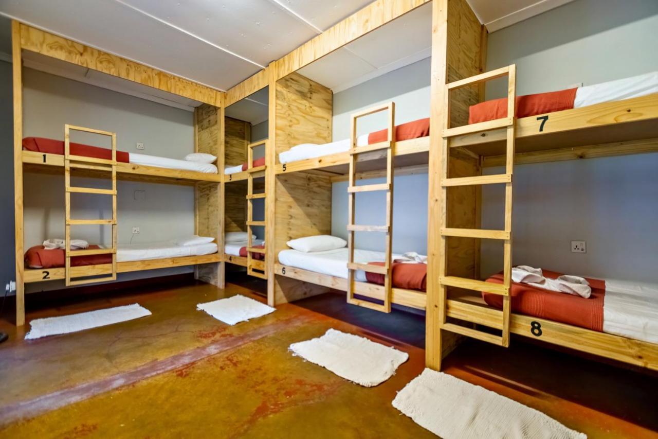 Shoestrings Backpackers Lodge Vic Falls Victoria Falls Exterior photo