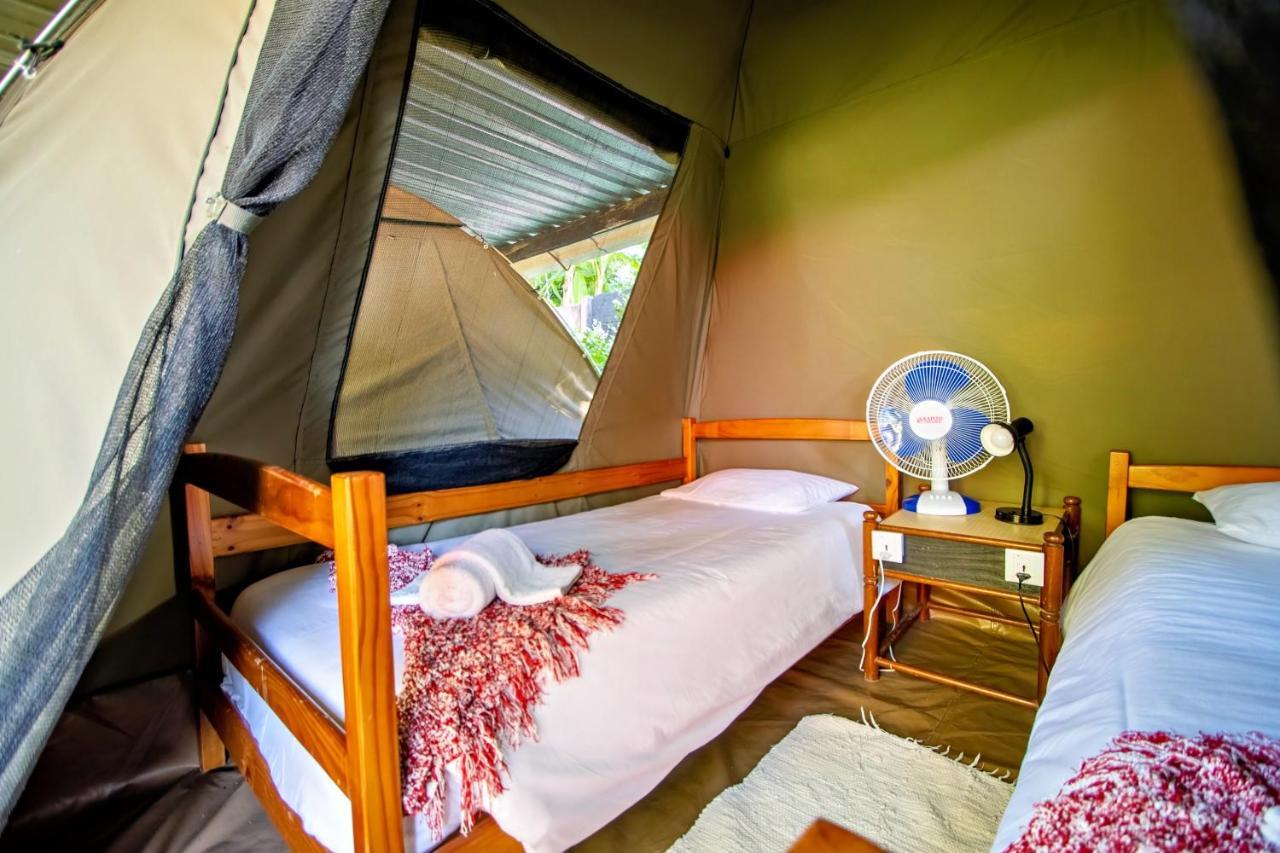 Shoestrings Backpackers Lodge Vic Falls Victoria Falls Exterior photo