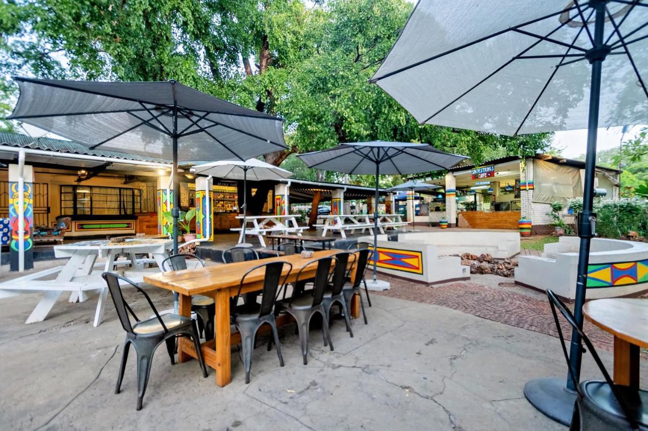 Shoestrings Backpackers Lodge Vic Falls Victoria Falls Exterior photo