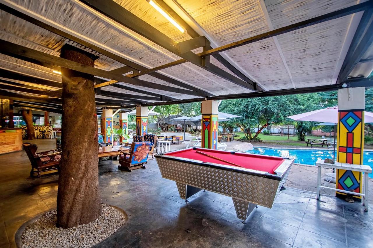 Shoestrings Backpackers Lodge Vic Falls Victoria Falls Exterior photo