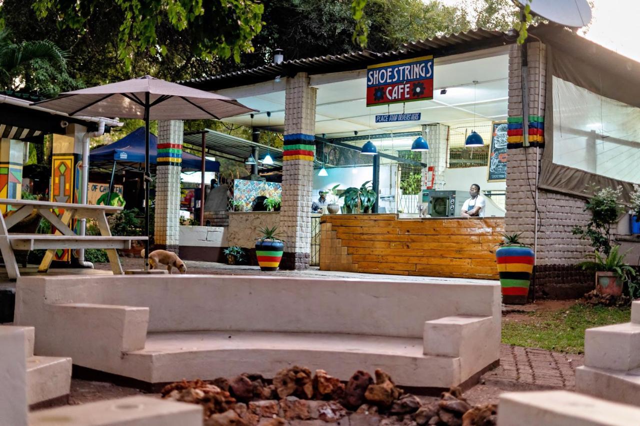 Shoestrings Backpackers Lodge Vic Falls Victoria Falls Exterior photo
