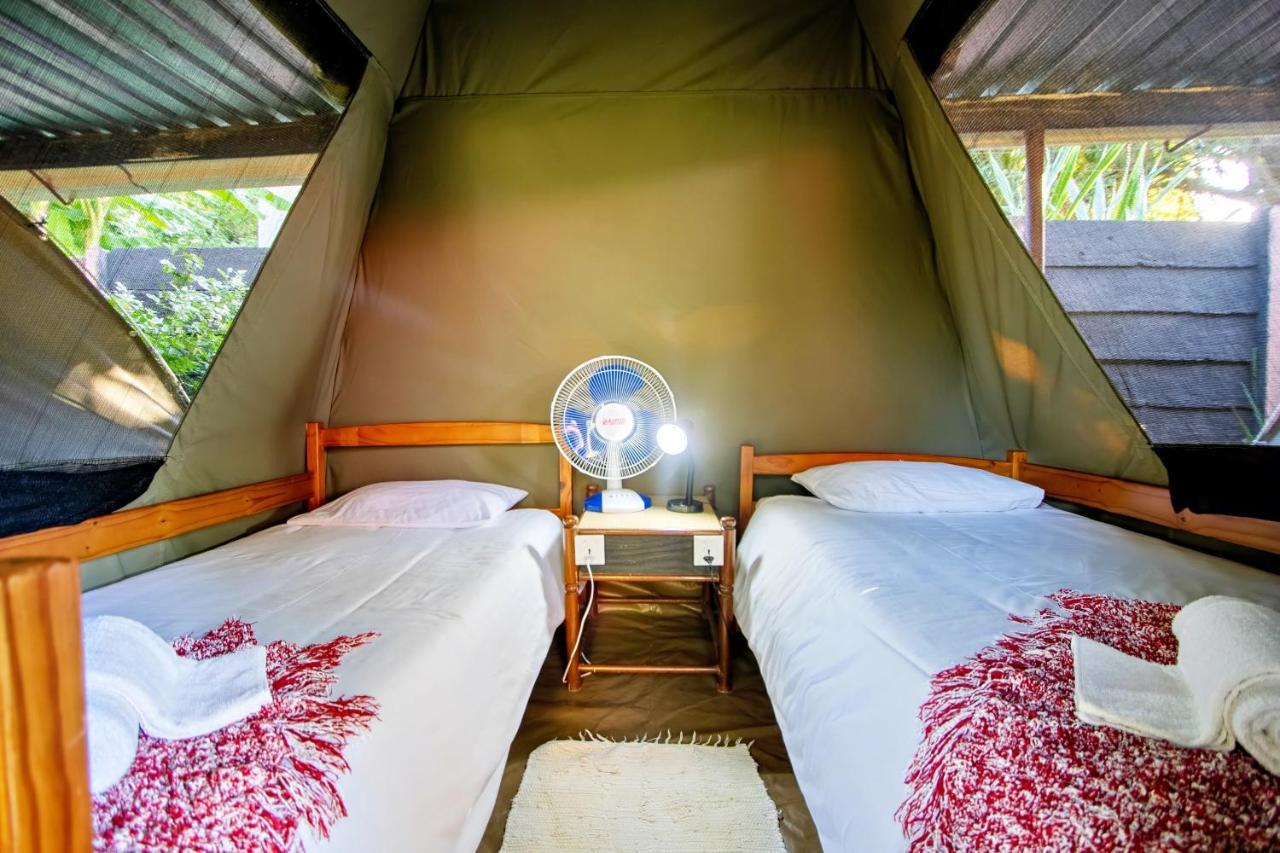 Shoestrings Backpackers Lodge Vic Falls Victoria Falls Exterior photo