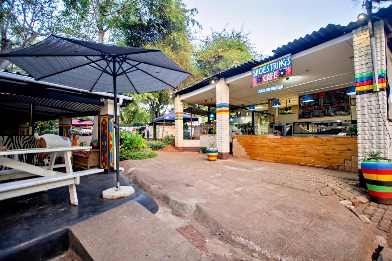 Shoestrings Backpackers Lodge Vic Falls Victoria Falls Exterior photo