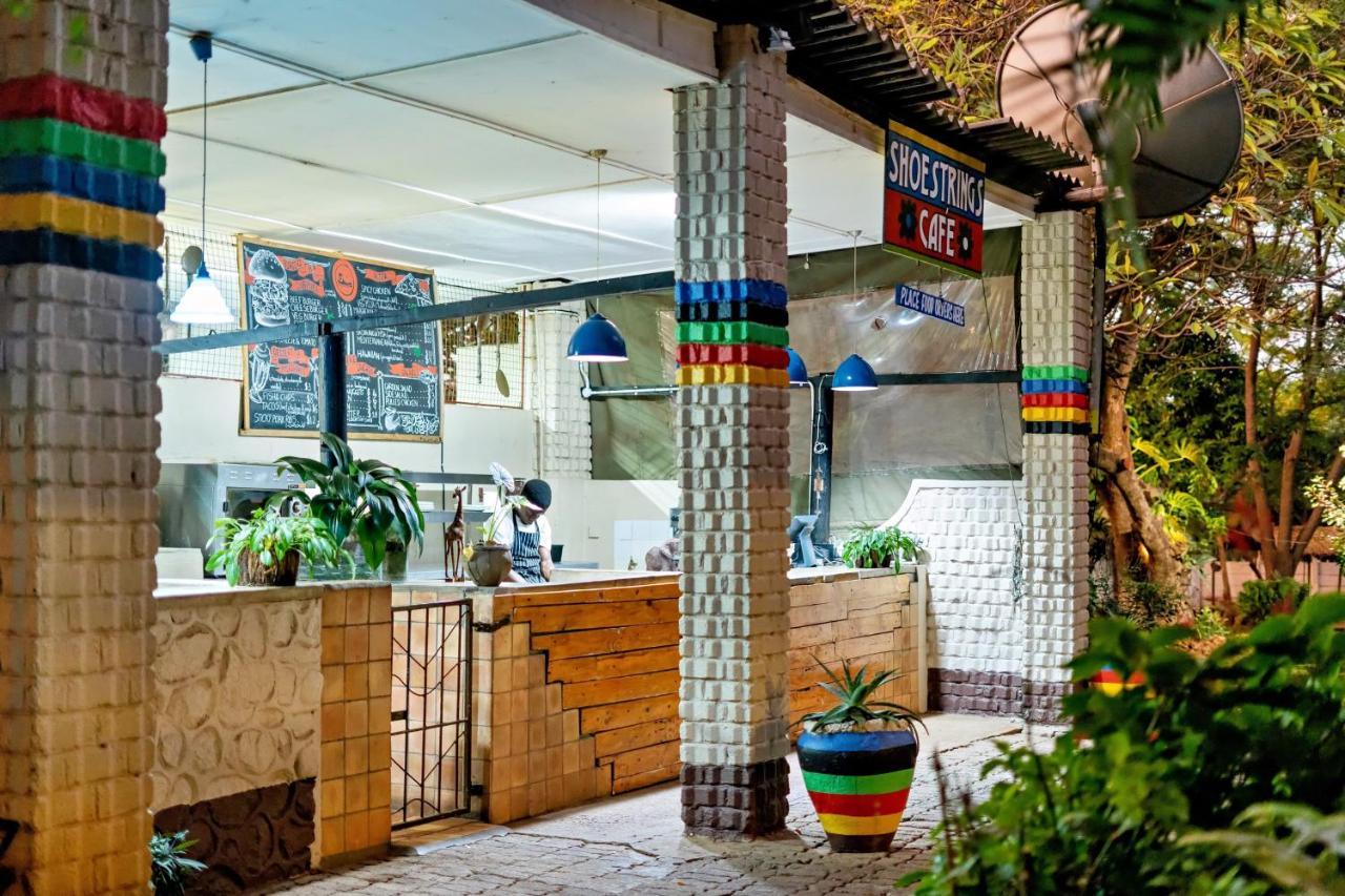 Shoestrings Backpackers Lodge Vic Falls Victoria Falls Exterior photo