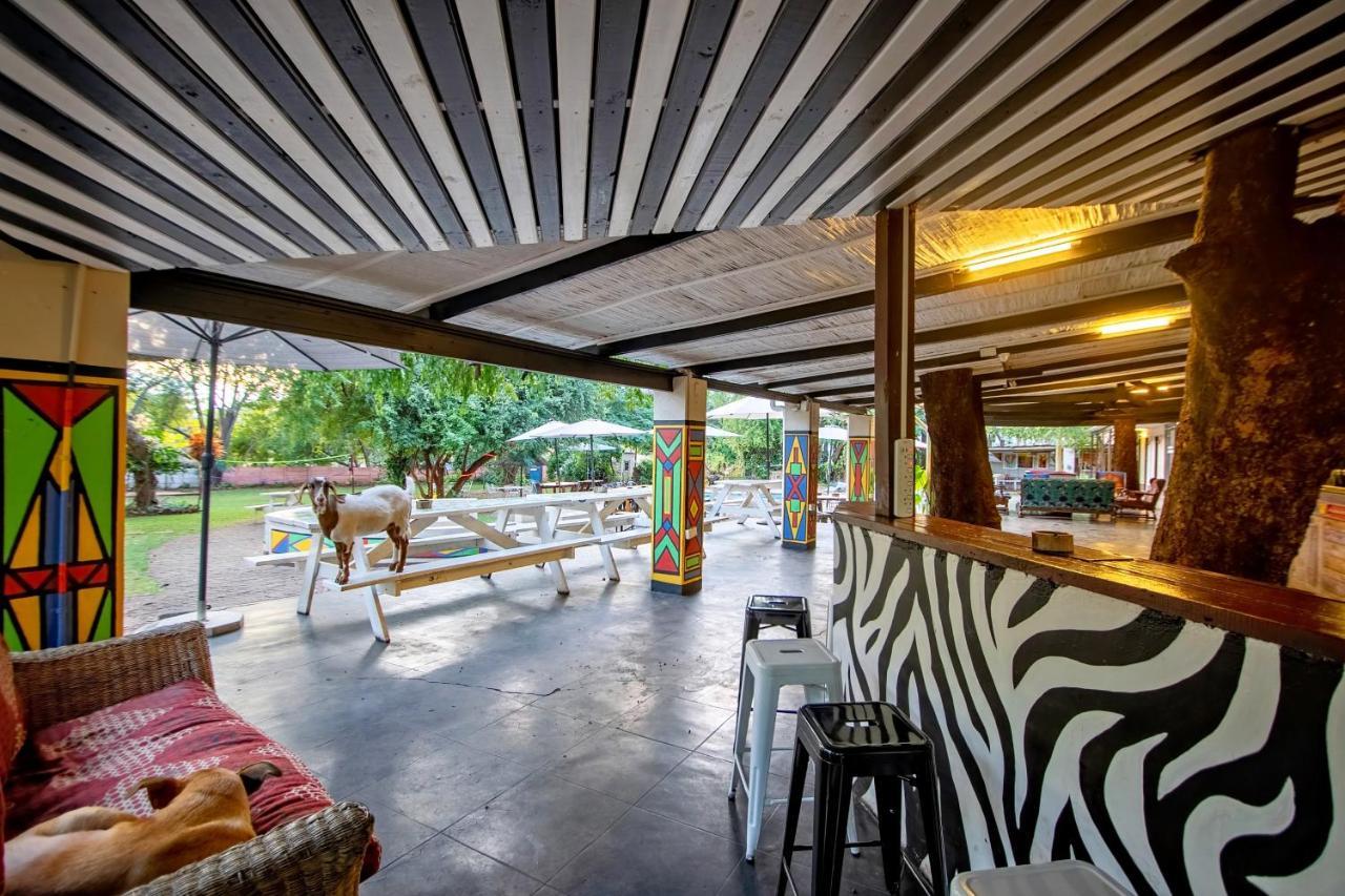 Shoestrings Backpackers Lodge Vic Falls Victoria Falls Exterior photo